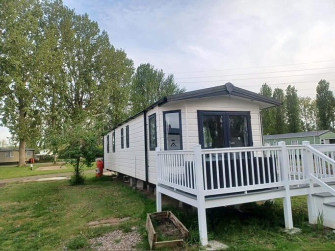 Exterior 4, Static Caravan 2 Bed Sleeps 6 Overlooking Water, Northamptonshire