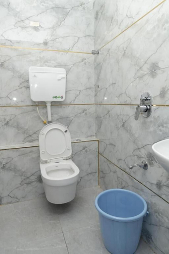 Bathroom 4, Hotel Midnight Lodging & Boarding, Raigarh