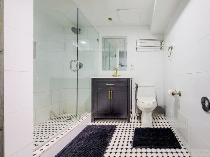 Bathroom 3, Hotel Harrison On The Beach, Miami-Dade