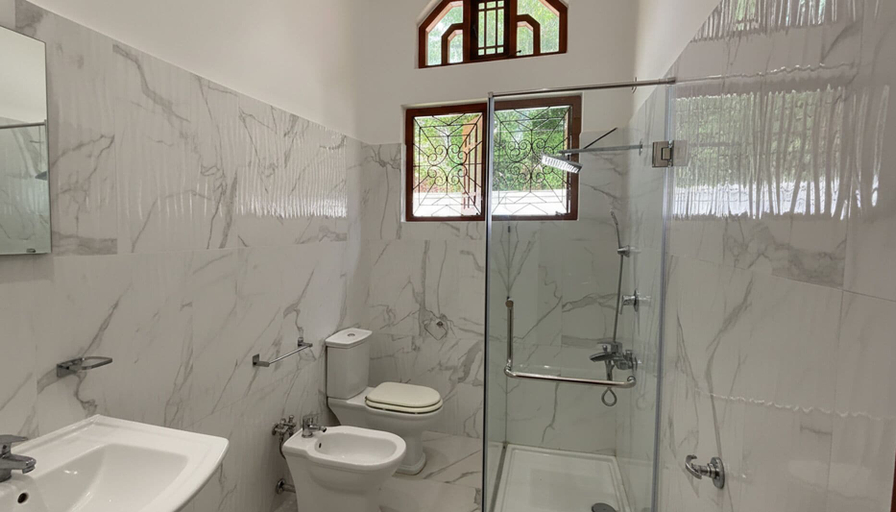 Bathroom 4, Silva Villa Negombo, Katana