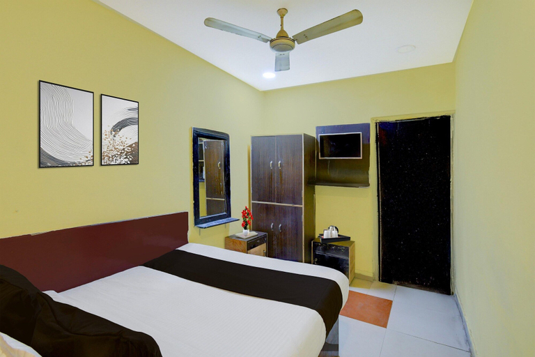 Room 2, Deluxe James Street Railway Station, Hyderabad