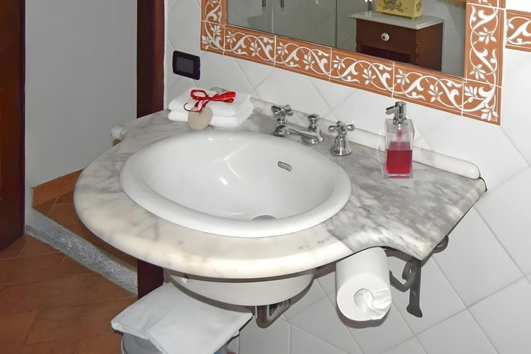Bathroom 4, Podere Del Botruccio, Pisa