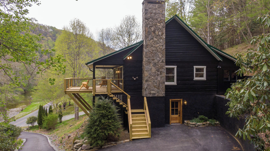 Interior 5, River Run Cabin - Watauga River in Valle Crucis With Firepit, Pet Friendly, Oversize Deck, Watauga