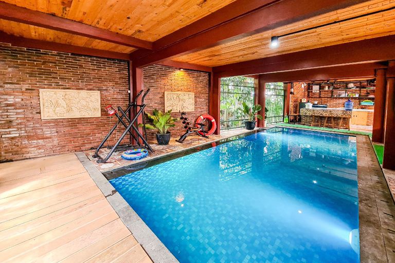 Swimming pool 2, Azzura House Baturraden by The Lavana, Banyumas