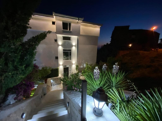 Exterior & Views, Dzaleta Boutique Suites & Pool