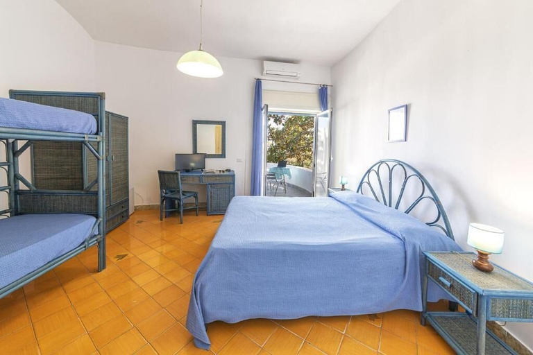 Bedroom 2, Hotel Bristol, Napoli