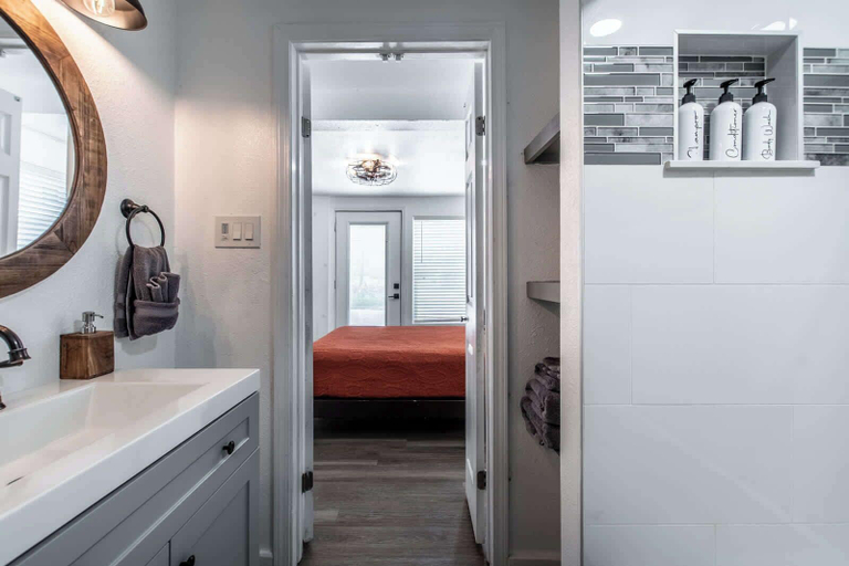 Bathroom 4, Serenity Suites C, Nueces