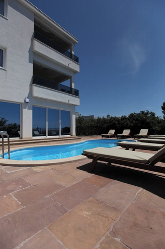 Pool 4, Luxury Seaside Villa PIA Ground Floor, Okrug