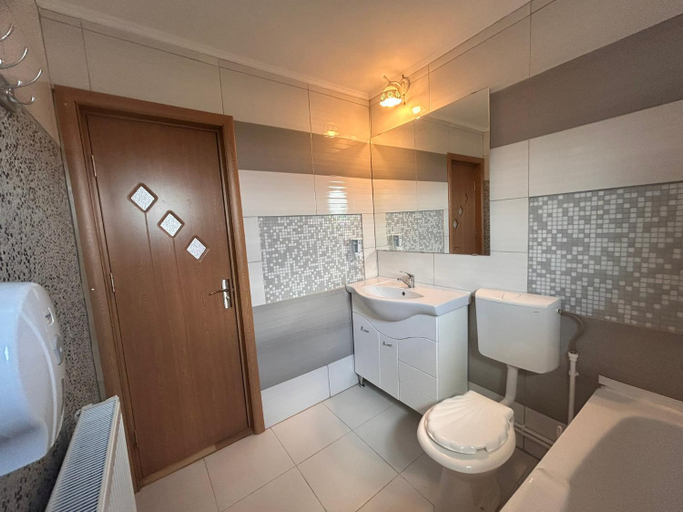 Bathroom 3, Apartaments Doriana, Limanu
