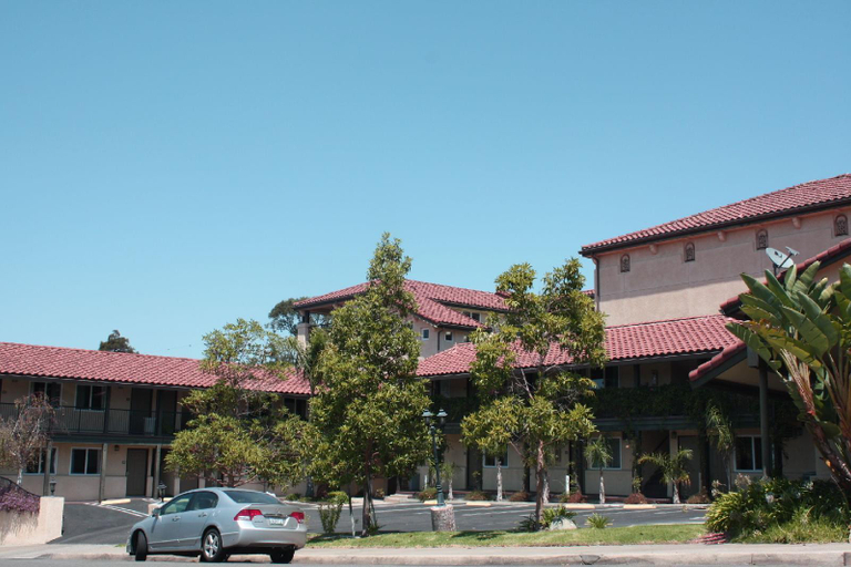 Exterior & Views 1, Lamplighter Inn & Suites, San Luis Obispo
