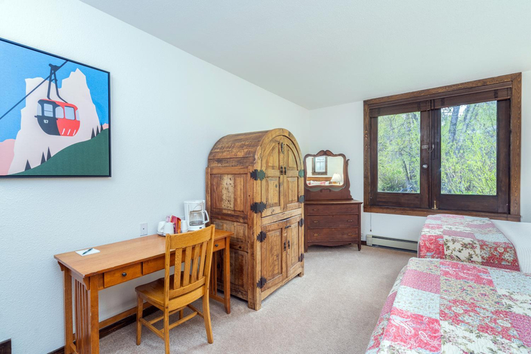 Bedroom 2, Manitou Lodge 3 by Alpine Lodging Telluride, San Miguel