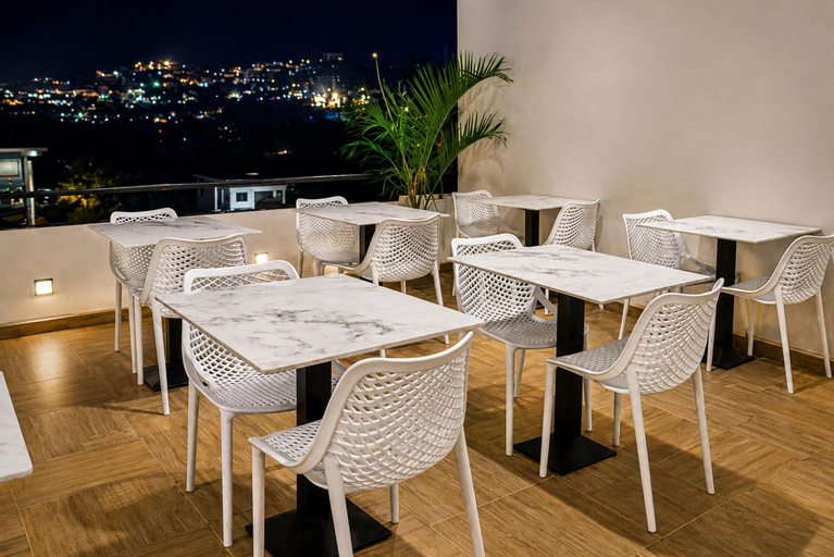 Food & Drinks 4, Milestone City Business Apartment - Secure Area - Fast WiFi Long Stay, Analamanga