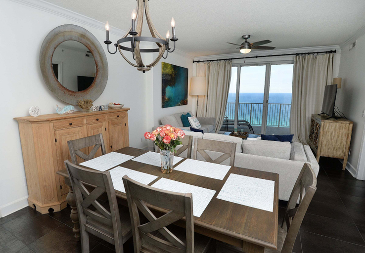 Interior 3, Emerald Isle 1609, Bay