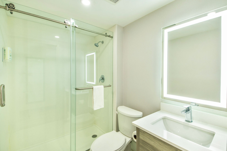 Bathroom 5, Quality Inn, Chatham-Kent