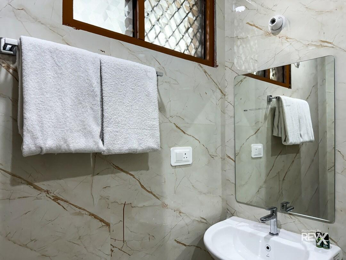 Bathroom 3, Guru Sadan, A Luxe Stay, Faizabad