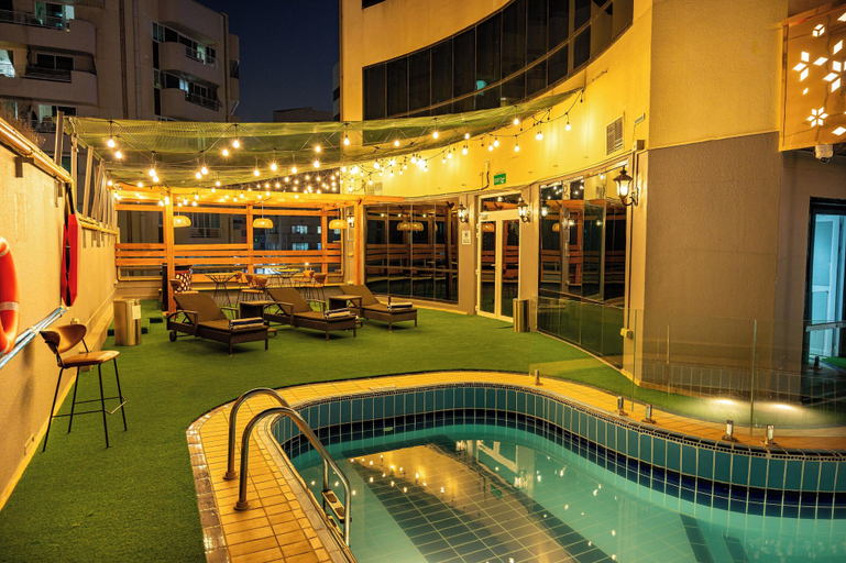 Pool, Majestic Central Hotel, Dubai