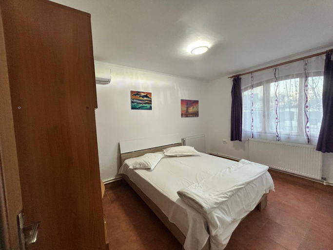 Bedroom 2, Apartaments Doriana, Limanu