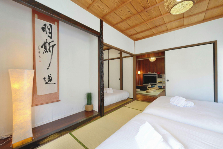 Bedroom 2, Mensore, Naha