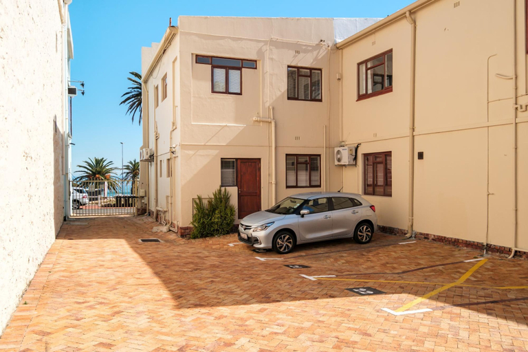 Room 2, Camps Bay Stylish 2bed by the Tidal Pool Tidescape, City of Cape Town