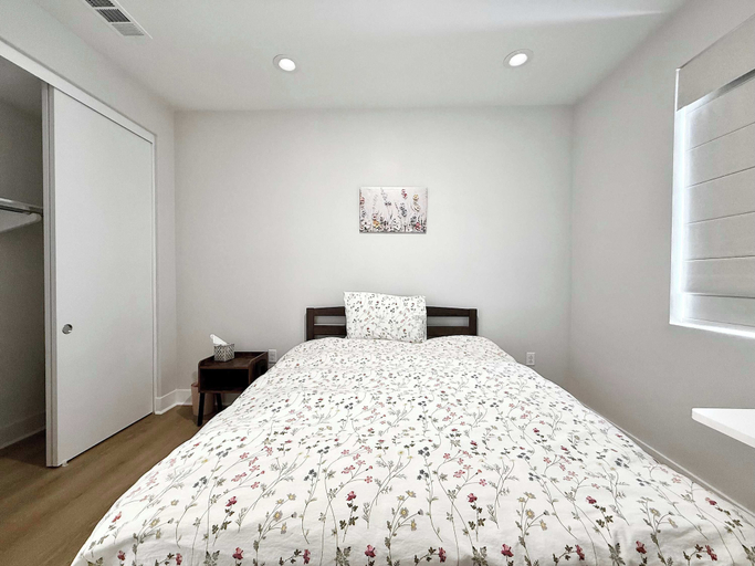 Interior 2, @ Marbella Lane Spacious 4BR Modern Family Home!, Orange