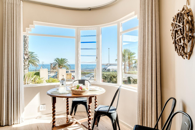 Room 4, Camps Bay Stylish 2bed by the Tidal Pool Tidescape, City of Cape Town
