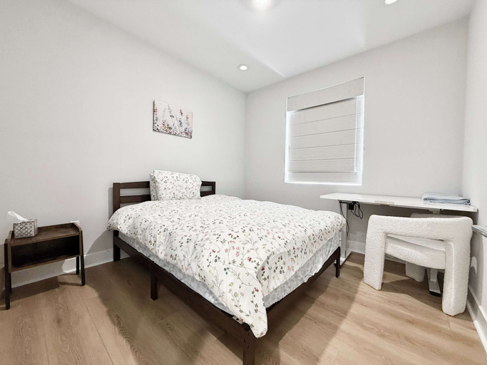 Interior 3, @ Marbella Lane Spacious 4BR Modern Family Home!, Orange