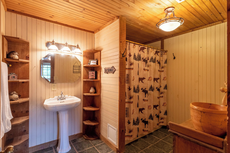 Interior 2, Moose Preserve - Cabin Near Valle Crucis With hot Tub, Pool Table, & Firepit, Watauga