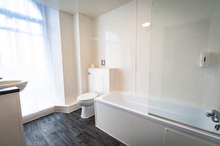 Bathroom 4, Palace Hotel & Spa, Derbyshire
