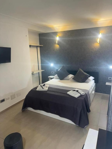 Room 3, Pisacane Family Sea, Napoli