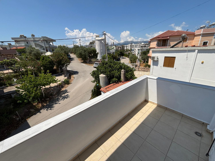 Others 4, Villa Zotaj, Sarandës