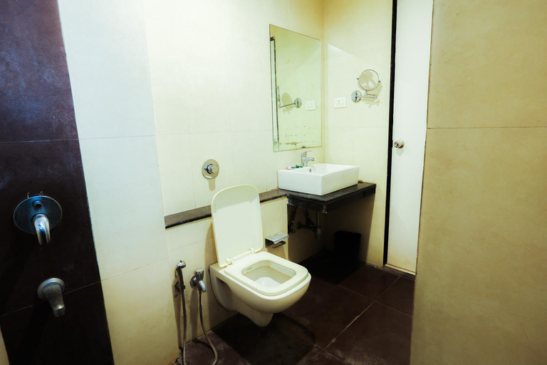Bathroom 5, Hotel Solitaire, Pune