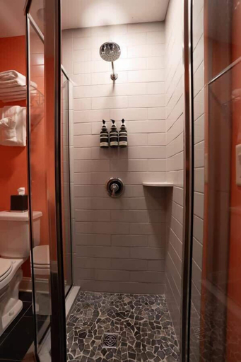 Interior 3, Downtown Urban Retreat 6 Beds Perfect for Groups, Roanoke City