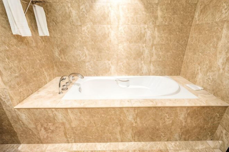 Bathroom 4, Wweixin Ruifeng Hotel, Zhaotong
