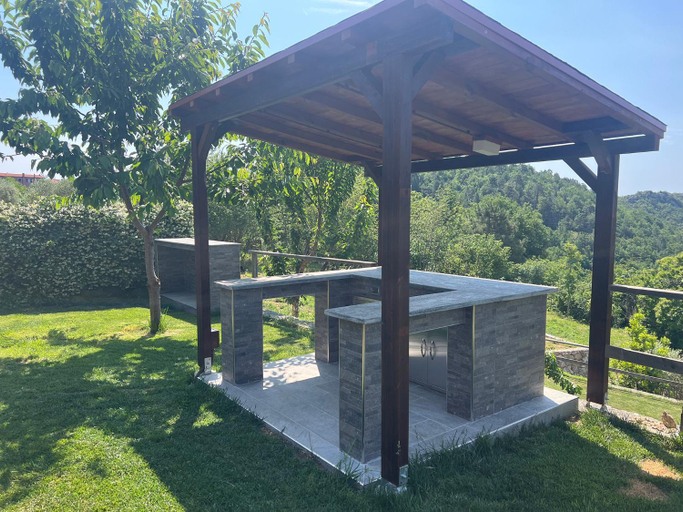 Others 5, Agriturismo Zenestrin, Savona