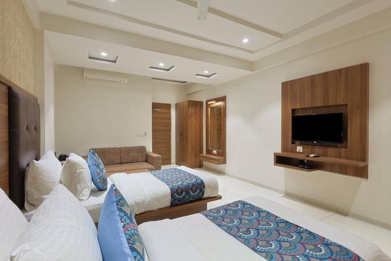 Bedroom 2, The Castle Crown - Hotel Royal Square, Gandhinagar