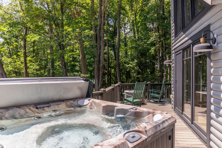 Interior 5, Queen Ridge Cabin - Great Views, Secluded, hot Tub, Fire pit, Ashe