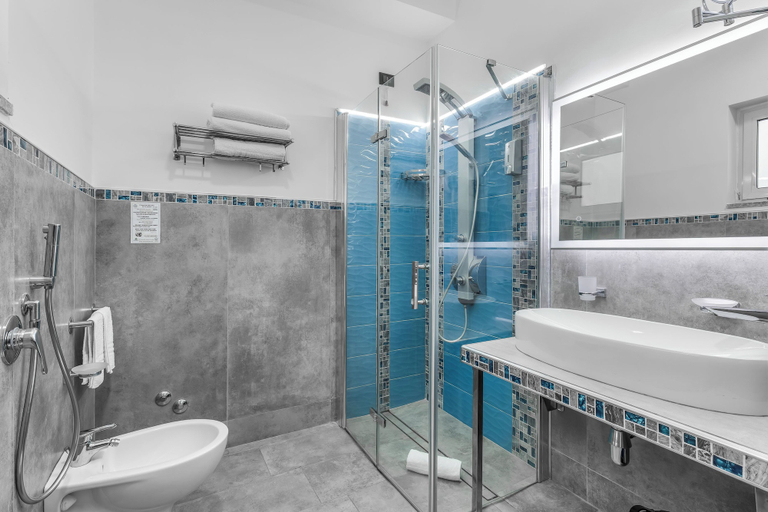 Bathroom 5, Hotel Blu Eden, Cosenza