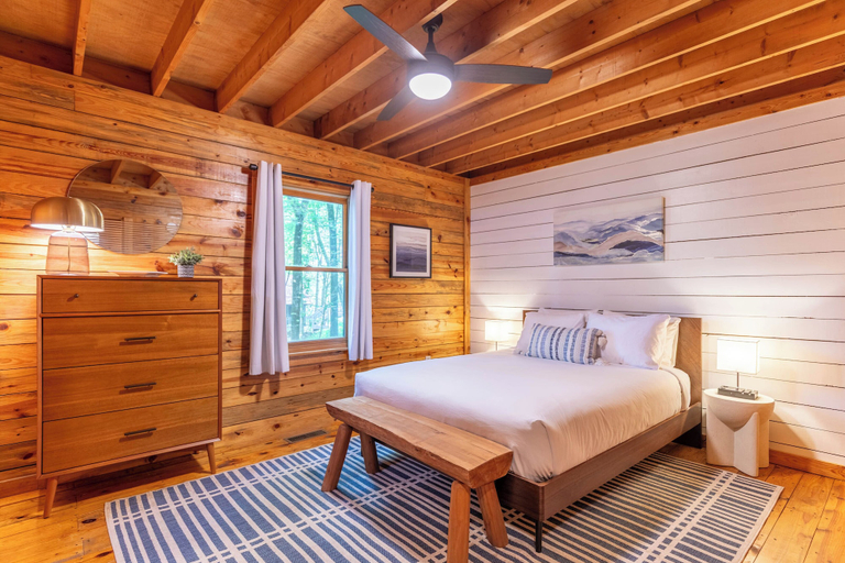 Interior 3, Due West, Watauga