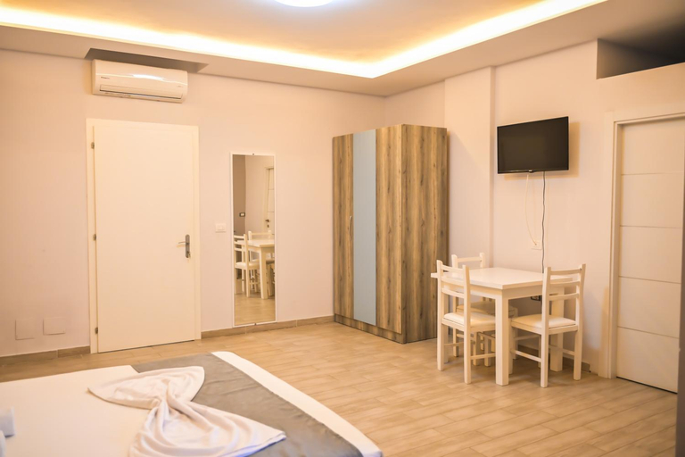 Others 5, Imperial Hotel, Lezhës