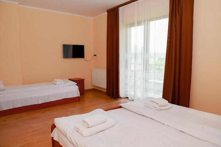 Bedroom 2, Sukhoviia, Rakhivs'kyi