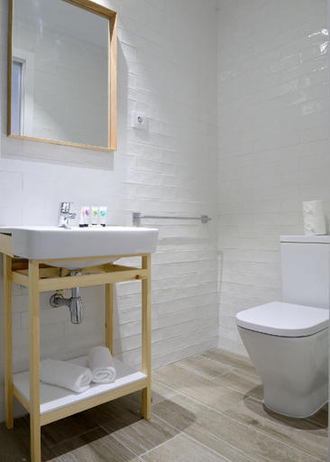 Bathroom, nQn Aparts&Suites, Madrid