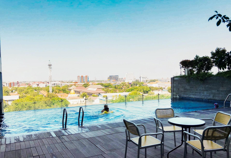 Swimming Pool 4, Comfortable and Practical Living Studio Room at Apartment Tamansari Papilio By Travelio, Surabaya