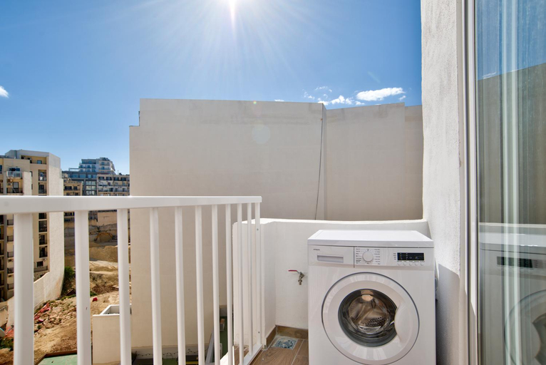 Others 5, Tower Road Apartments & Penthouse with Heated Jacuzzi