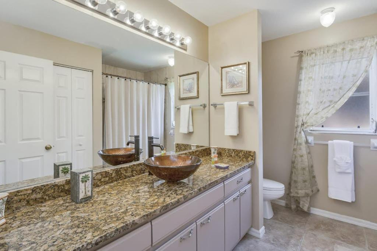 Bathroom 3, Herons' View Villa, Lee