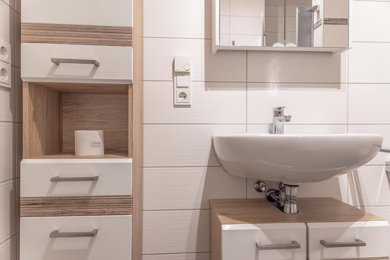Bathroom 3, 50230..., Wittmund