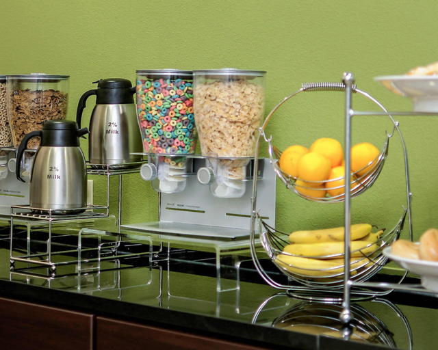 Food & Drinks 4, Sleep Inn & Suites Fort Scott, Bourbon