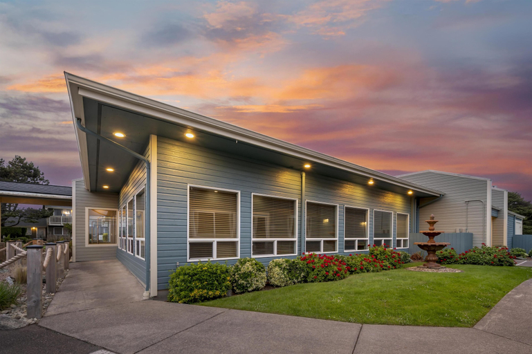 Exterior & Views 2, Best Western Inn At Face Rock, Coos