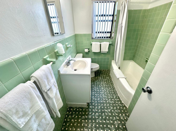 Bathroom 2, Napoli Belmar Resort, Broward