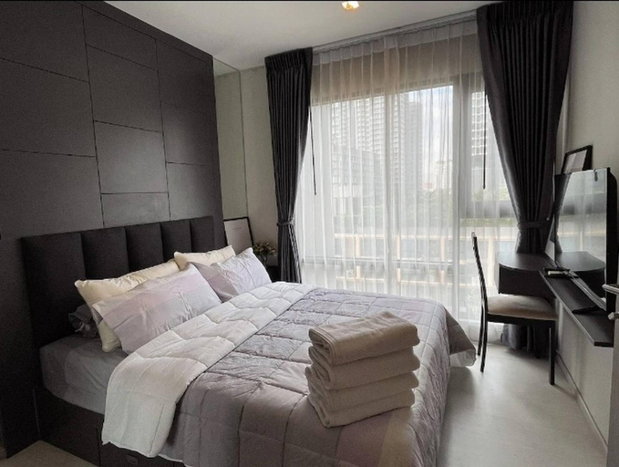 Bedroom, Modern Condo in Khlong Toei Balcony, Gym, Fast WiFi, Khlong Toey