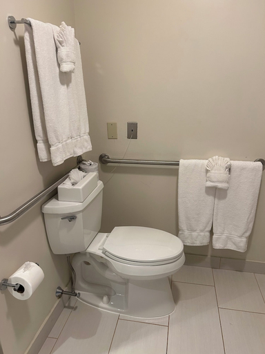 Bathroom 3, Heritage Hotel, Golf & Conference Center, New Haven